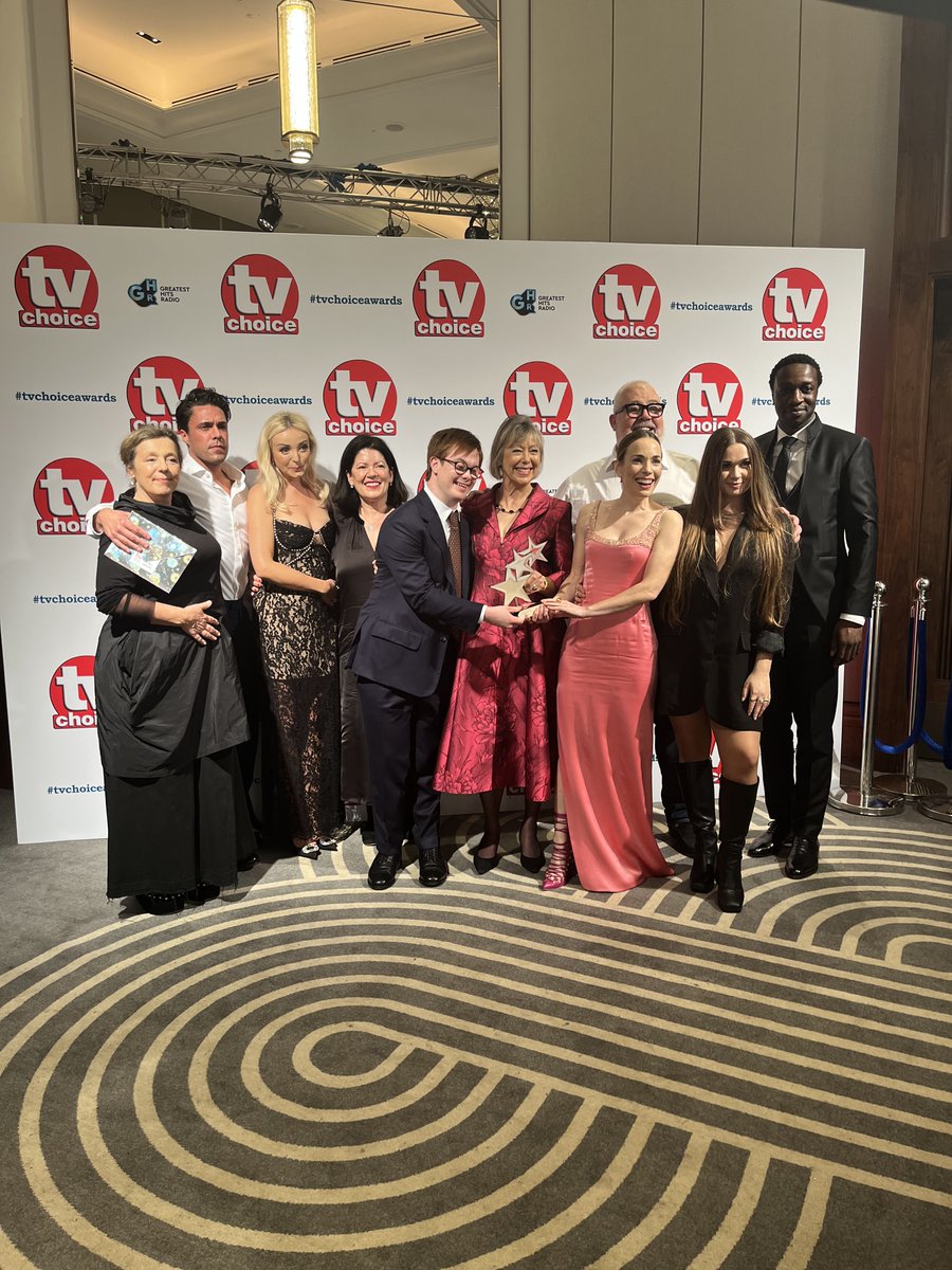 CallTheMidwife1's tweet image. NEWS! #CallTheMidwife picks up TWO awards at the #tvchoiceawards! 
Jenny Agutter: Best Actress
Call the Midwife: Best Family Drama