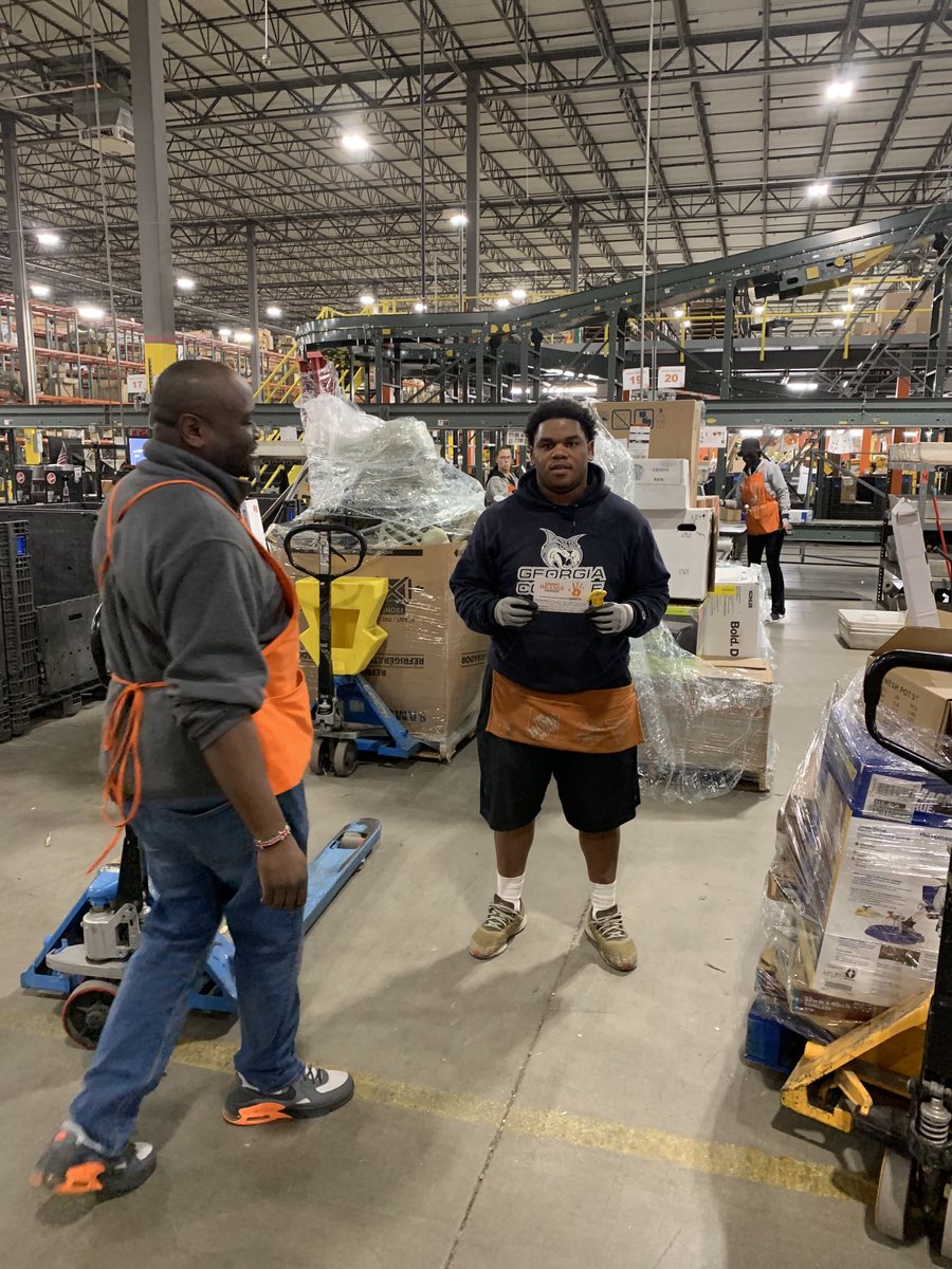 #caught orange handed! Thank you Emmanuel for being safe!! ⁦<a href="/HDRLC8615/">Home Depot RLC 8615</a>⁩ ⁦<a href="/HomeDepotJB/">jb213</a>⁩ ⁦<a href="/BSteblek/">Brandon Steblek</a>⁩ ⁦@mmusick77⁩ ⁦@AlexisGray22⁩