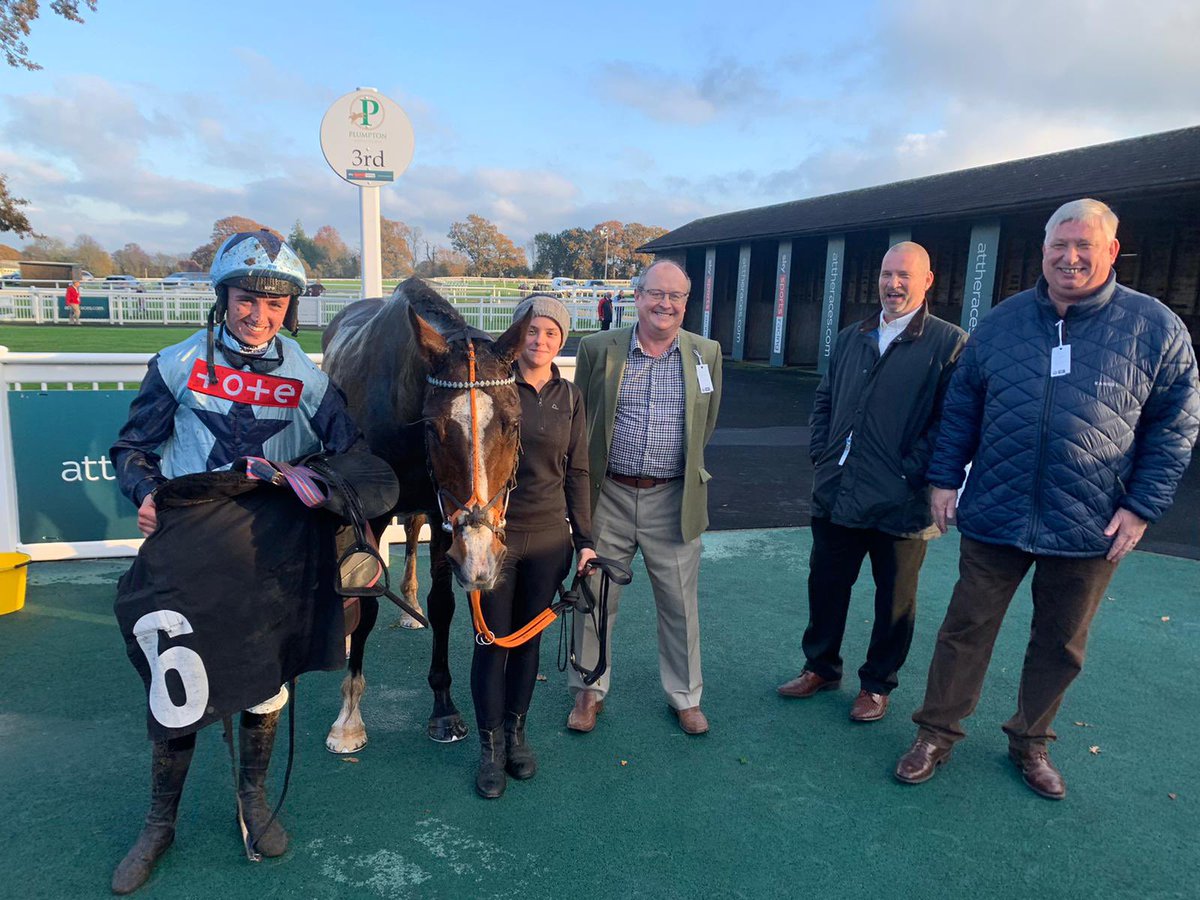 Nice run from Oscarsman at Plumpton to finish a good 3rd on his 2nd run after a long layoff given a nice ride from @CHammond96 - He travelled and jumped really well so looks like we’ll try and find a nice Chase for him next !