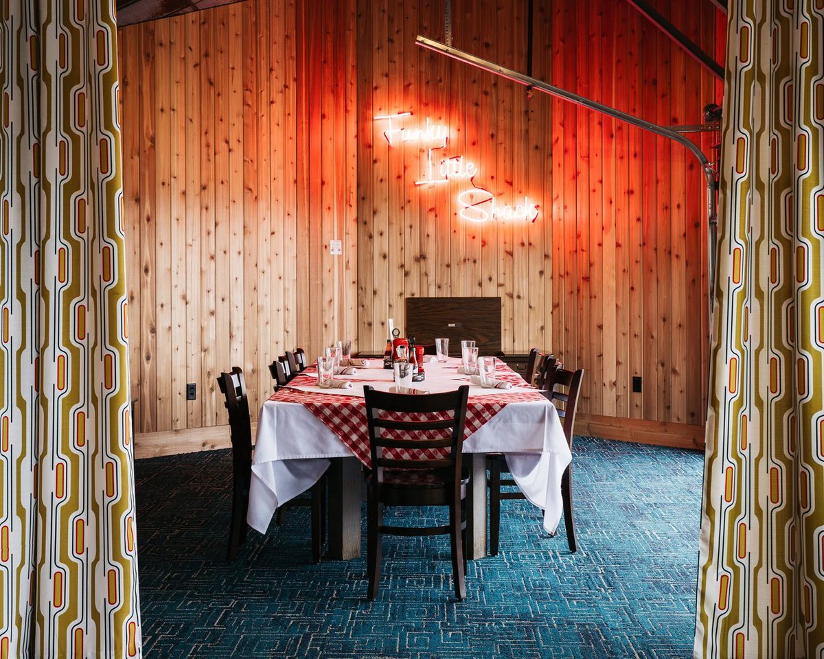 It’s not too late to book your holiday party with us at Smack Shack Bloomington! 🦞🥂 To get started, visit bit.ly/3UT87OP, share a few details about your gathering, and we’ll be in touch to discuss how we can help bring your event to life!