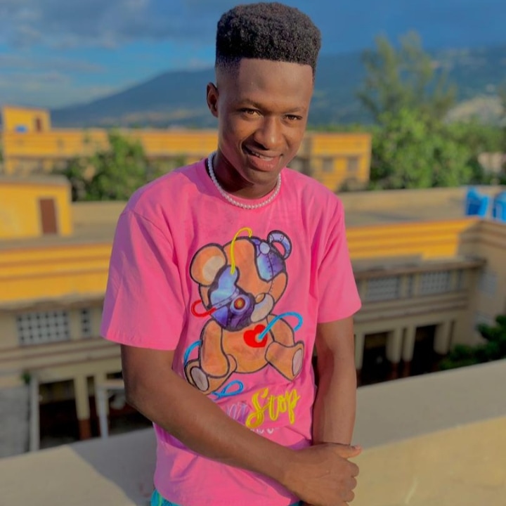 VigelaR's tweet photo. #NouvellePhotoDeProfil https://t.co/6A3UvwdLdk