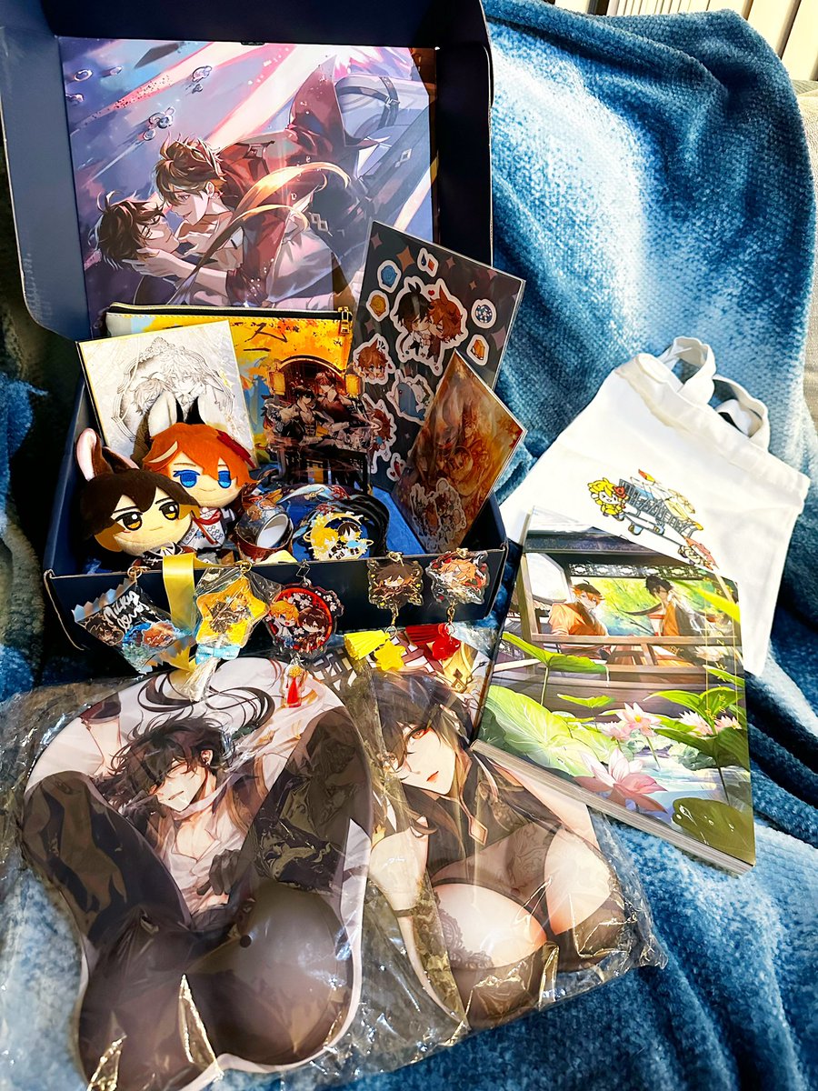 it’s here!! everything is amazingly gorgeous and such high quality—TOTALLY worth the wait!! looking forward to reading the zine 💙🧡 thank you to all the mods and contributors for this labor of love!! 💖 <a href="/ResonantZine/">Resonant Waves @ LEFTOVER END</a>