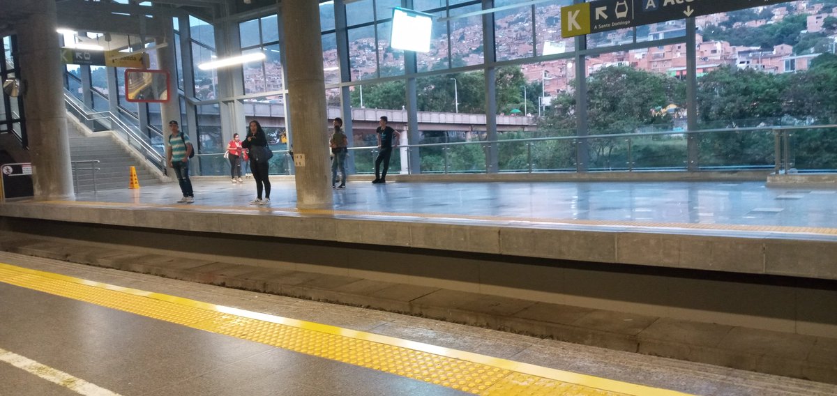 Para <a href="/metrodemedellin/">Metro de Medellín 💚 #ALoMetro</a> <a href="/MetrodeMedelli1/">Metro de Medellin</a> hacer un ascensit en alguna estación era muy complicado, hacer una plataforma de abordaje del tamaño de un tren, fue fácil en Acevedo, aso sí, sin ascensor. <a href="/FicoGutierrez/">Fico Gutiérrez</a> <a href="/QuinteroCalle/">Daniel Quintero 🇨🇴</a> <a href="/Areametropol/">Área Metropolitana del Valle de Aburrá</a> <a href="/petrogustavo/">Gustavo Petro</a>