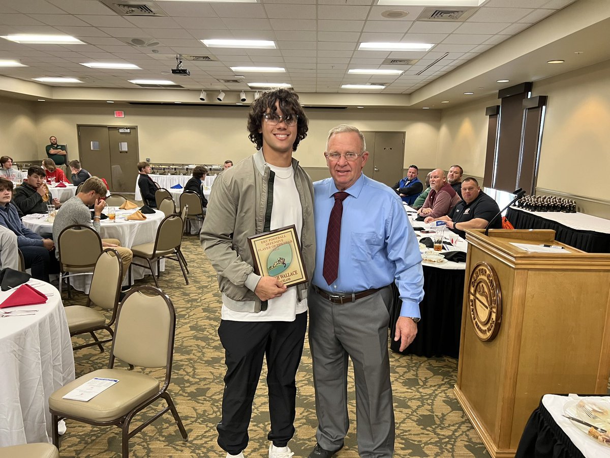 Noah Wallace <a href="/noah_wallace7/">noah wallace</a> 
2022 EKC Defensive Player of the Year.