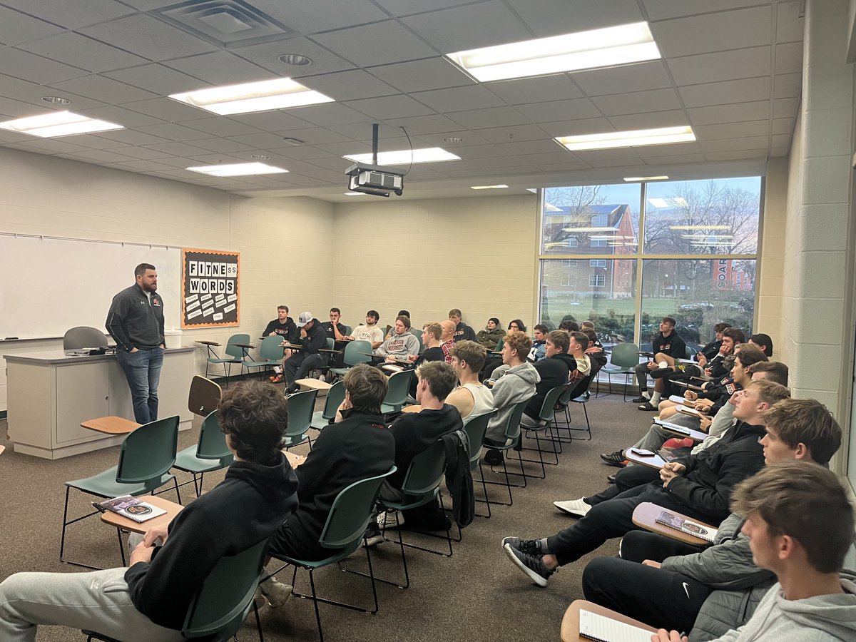 AURavensBSB's tweet photo. John Becker, ⁦@AURavensBSB⁩ alum, dropping wisdom today at GrowthU. His message was geared around being vulnerable as a man. Thanks for giving back! https://t.co/lzCTBHffqI