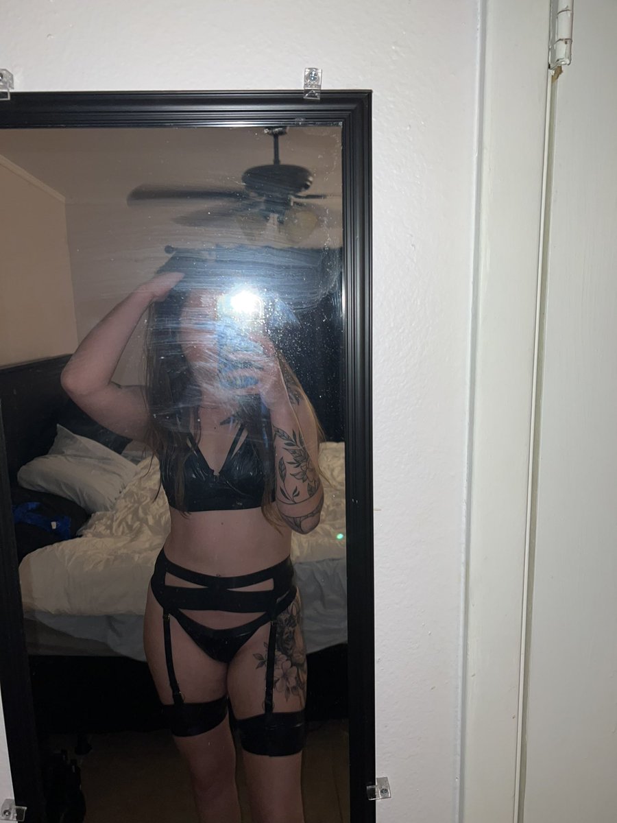 SnowVvRed's tweet photo. Friendly reminder that new content is coming to my OF, only two spots left to be the first subscribers to get 50% off. 

Link in bio :)
#onlyfans #lingerie #spicyaccountant #spicypage #body https://t.co/O2KC2NQAyX