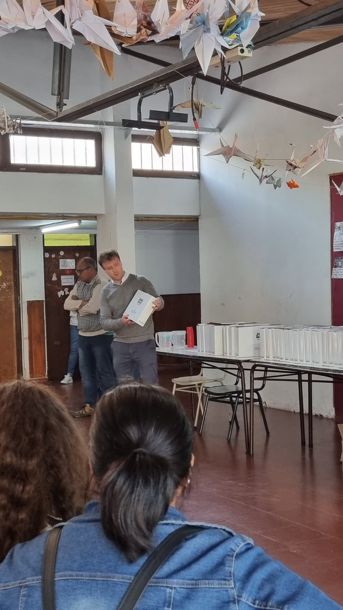 DTE_Region25's tweet photo. Estudiantes de la EES N° 12 de #Olavarría recibieron sus Netbook @ConectarGob. Acompañamos en la entrega compartiendo momentos muy emotivos👩‍💻🧑‍💻
@ClaudiaBracchi1 @AlbertoSileoni @salbarracin https://t.co/l0VrT2djzG