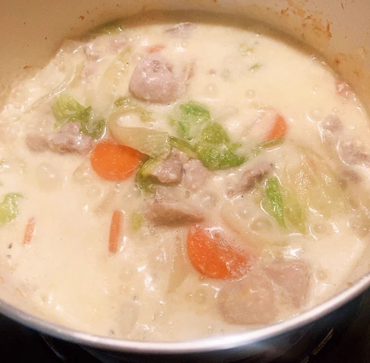 鶏もも・玉ねぎ・長芋・レタス・人参で作りました😋
お弁当にもと欲張って量多めなので新しい鍋を下ろしました🥘  