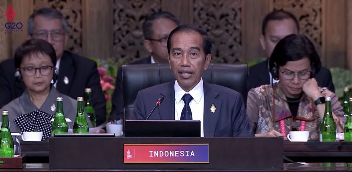 kemenhut_ri's tweet photo. Selamat siang Sobat Hijau, kami akan menyampaikan pidato Presiden Jokowi saat membuka KTT G20 Indonesia. #G20BangkitLebihKuat Recover Together, Recover Stronger https://t.co/Ou1yWBUzyf