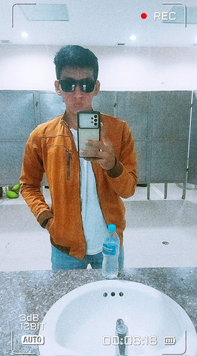 j4onni2011's tweet photo. Relax🤑 https://t.co/AeeOT3z0Cy