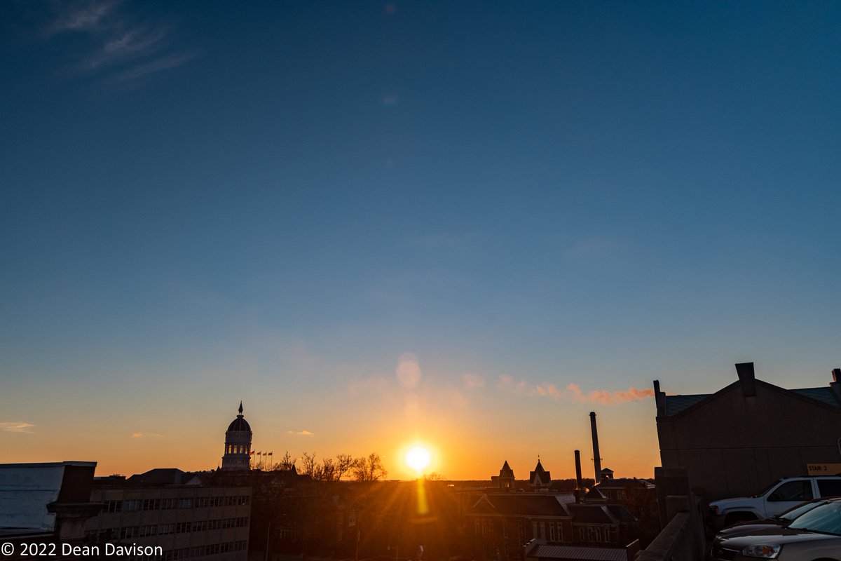 DeanDavison_KC's tweet photo. Golden Glow in CoMo.
#MizzouMade #Autumn2022 #columbiamo #Mizzou #MissouriSunset https://t.co/FgHDJX33Zc
