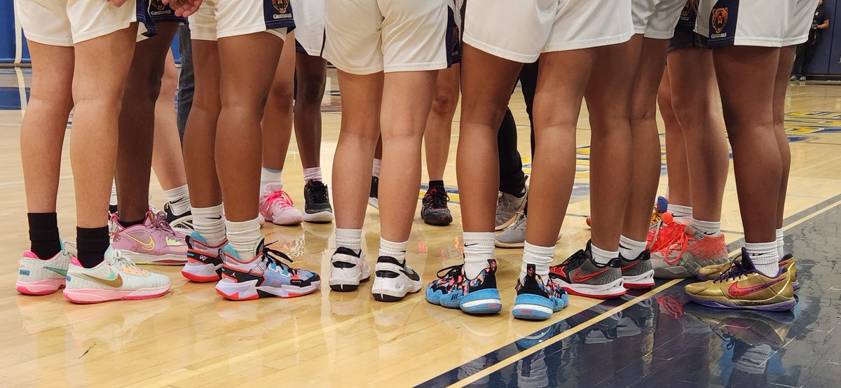 Shannon Glover (@lososostrainer) on Twitter photo These kicks are 🔥
Lady Grizzlies basketball 🏀 used them to run all over Eisenhower tonight with a big season opener win.
#CLAWSUP
<a href="/OsosAthletics/">Los Osos Athletics</a> These kicks are 🔥
Lady Grizzlies basketball 🏀 used them to run all over Eisenhower tonight with a big season opener win.
#CLAWSUP
<a href="/OsosAthletics/">Los Osos Athletics</a>