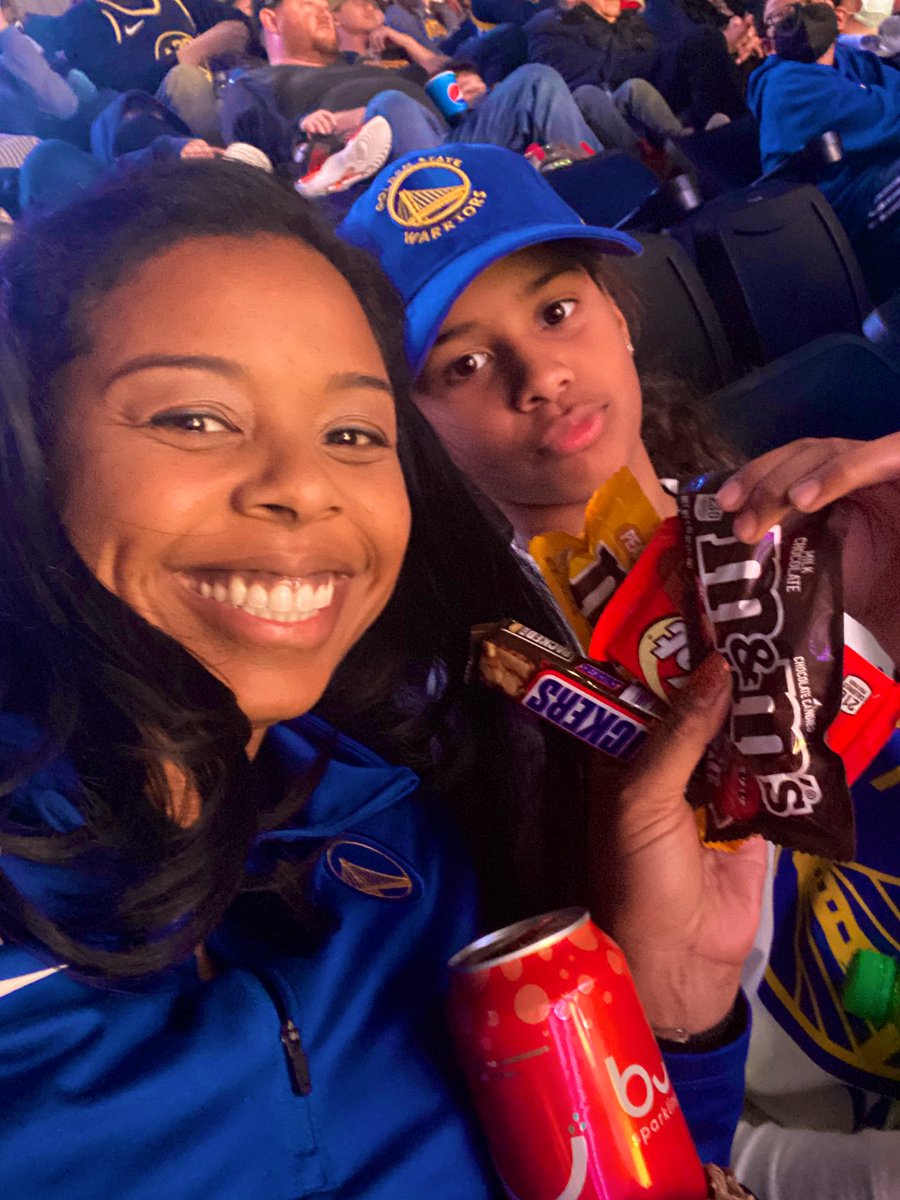 LauraTecNPlay's tweet photo. Warriors vs Spurs Game. Mommy daughter night 🥰 https://t.co/3w2fEBq1mj