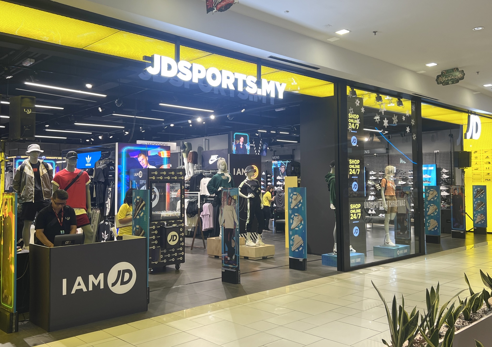 Datuk Jahat Hensem on X First JD SPORTS Store in EAST MALAYSIA has officially opened at Vivacity Megamall Kuching Sarawak. https t DB92DpSPD4 X