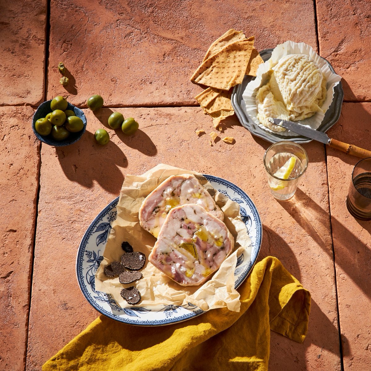 Searching for a sophisticated show-stopper to serve? City Larder Free Range Chicken, Leek and Truffle Terrine is the answer - handcrafted by our team of talented chefs using premium ingredients for you to enjoy traditional, restaurant-quality charcuterie at home.