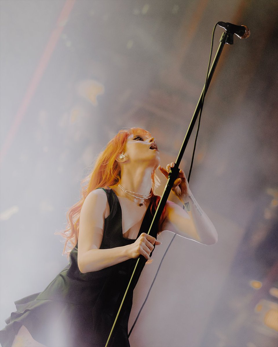 hourly hayley williams (@hayleyhourly) on Twitter photo 