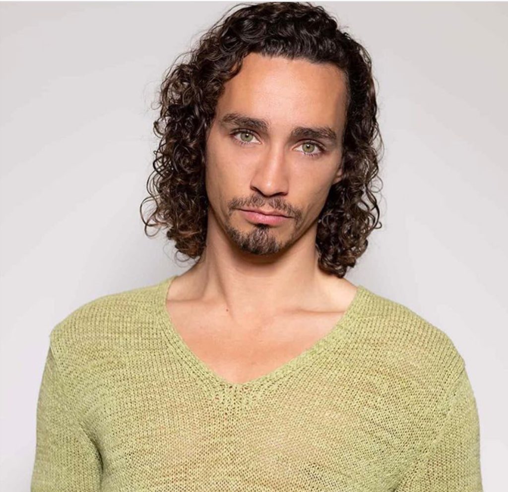 MitchellBiller's tweet photo. Hey @DisneyStudios heard you are still trying to reboot Pirates of the Caribbean. My recommendation for casting of a young Jack Sparrow: @RobMSheehan https://t.co/Obxjha0IZg