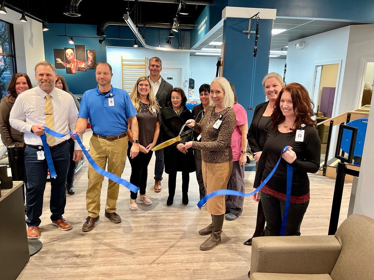 Pburg_Chamber's tweet photo. And just like that, McLaren Physical Therapy is now open in Perrysburg!!! Come see them at 7015 Lighthouse Way Suite 100 in Harbor Town! @McLarenHealth #perrysburg #ribboncutting #nowopen #chamberofcommerce #physicaltherapy https://t.co/ABpdnu7c3w