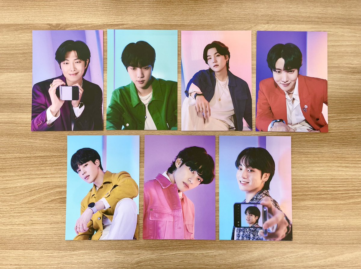moooo_08's tweet photo. [BTS] Galaxy Z flip4 postccard sell ♥️

▪️postcard 7ea = 1 set = 20,000 won

▪️No defect and the best quality

▪️be authenticated

DM plz👏👏👏👏👏

#bts   #GalaxyZFold4 #galaxyzflip4 #GalaxyUnpacked https://t.co/2gL1p6RuTm