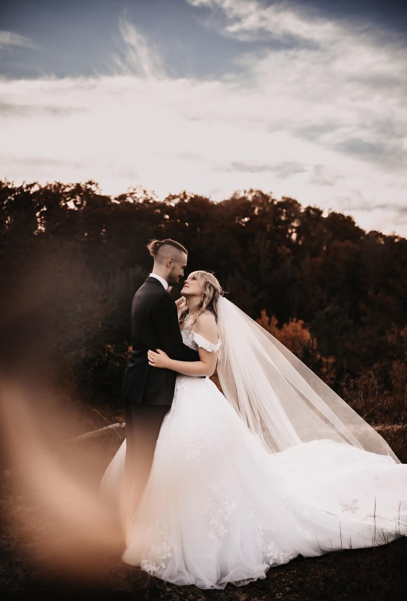 NikkiMouse216's tweet photo. Obsessed with our wedding photos and these are just the sneak peeks 😭❤️ https://t.co/2rPip2LfXH