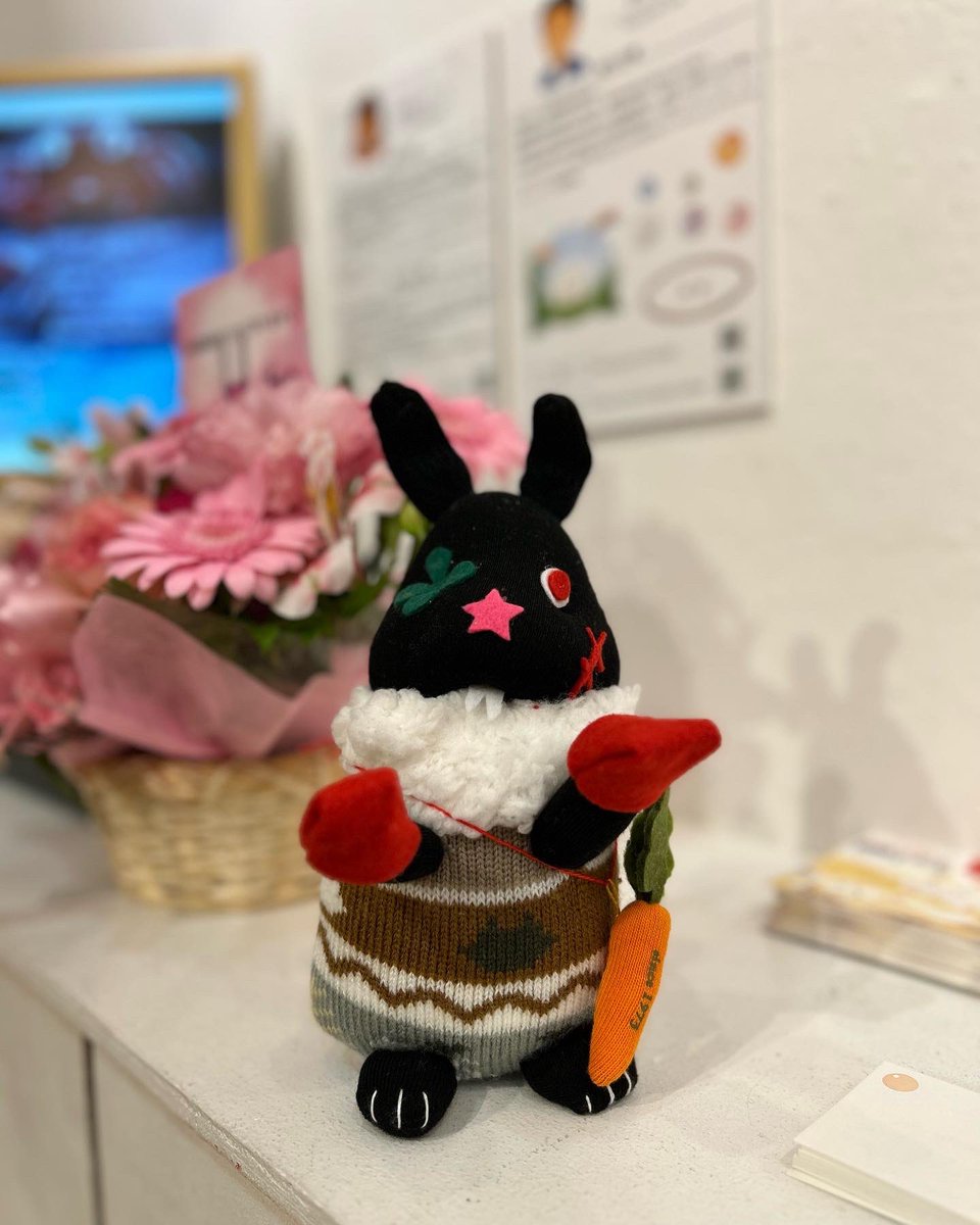 ARTHOUSE_horie's tweet photo. 日曜日は講師55pup さんの
@55pup 
#くつしたぬいぐるみ教室
開催日。

来年干支のうさぎにトライ！
胴の部分は、冬登場のぬくぬく靴下使用。首の部分は裏毛の部分をひっくり返してポイントに！
鼻先は、ちょうどかかと部分で、丸み利用。
お好みでデコレーション✨

https://t.co/vdSlpDjtd9 https://t.co/5Q03wHcWZK