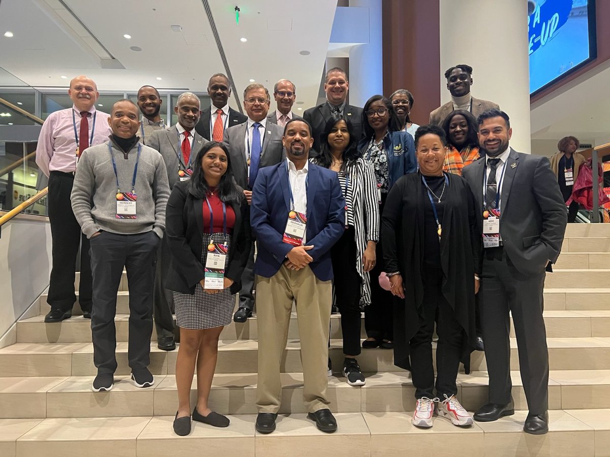 waynemedicine's tweet photo. Being a @WayneState medical student means having opportunities like presenting and participating at the 2022 @AAMCtoday's Learn Serve Lead annual meeting happening this week in Nashville, with plenty of support from our leadership, faculty and staff in attendance as well. #AAMC22 https://t.co/nylQGO8sUK