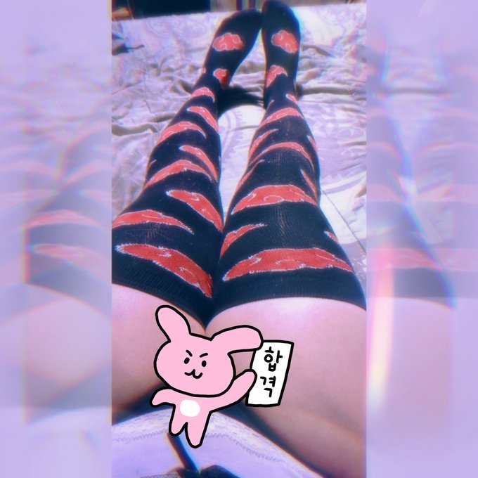 Akatsuki 4ever a <3
.
.
.

#akatsuki #anime #trans #femboy #socks #leggs https://t.co/C9emUm80nl