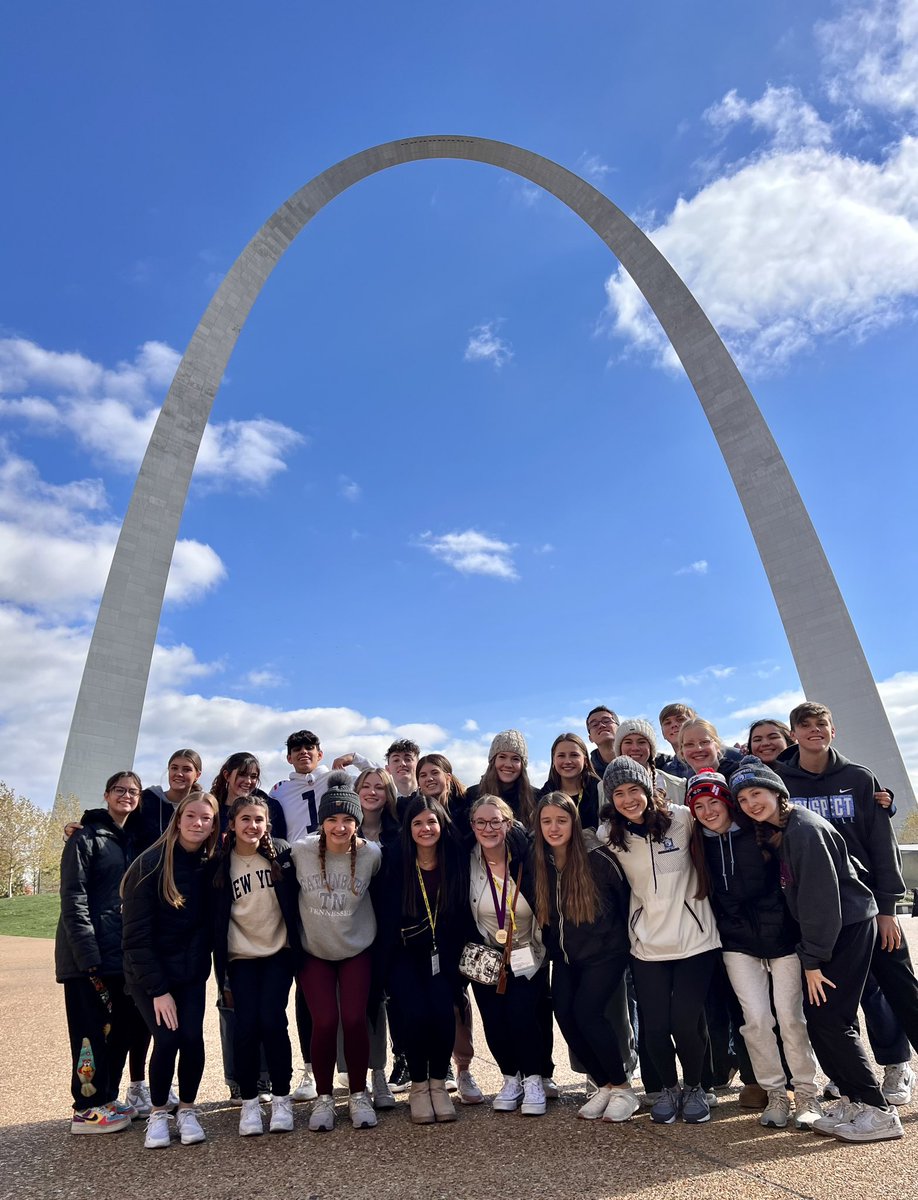 PHS_CREST_2022's tweet photo. KnightMedia had a great time at the 2022 National High School Journalism Convention in St. Louis! The program as a whole had winners in many of the National Media Contest categories, including 3 Superior ratings &amp; is excited to bring back what they learned to their publications! https://t.co/SIVr3uLwU2
