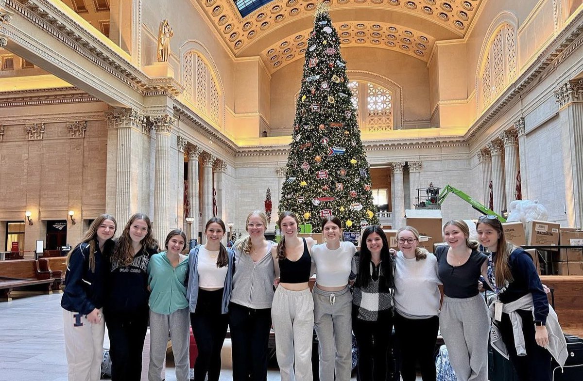 PHS_CREST_2022's tweet photo. KnightMedia had a great time at the 2022 National High School Journalism Convention in St. Louis! The program as a whole had winners in many of the National Media Contest categories, including 3 Superior ratings &amp; is excited to bring back what they learned to their publications! https://t.co/SIVr3uLwU2
