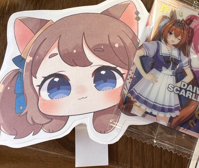 ウエハースのカードと比較してサイズこれぐらいです 