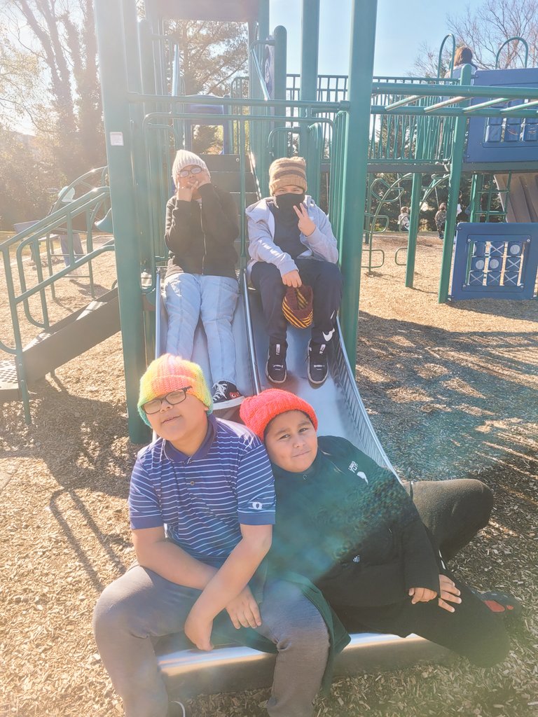 semanhmes's tweet photo. @MrsBLucas_ The Pride really got into the knits today thanks NoVaCrocheters and Knitters for the hats and scarves, just in time for the cold snap! @MountEagleES https://t.co/jvwUjcXbRS