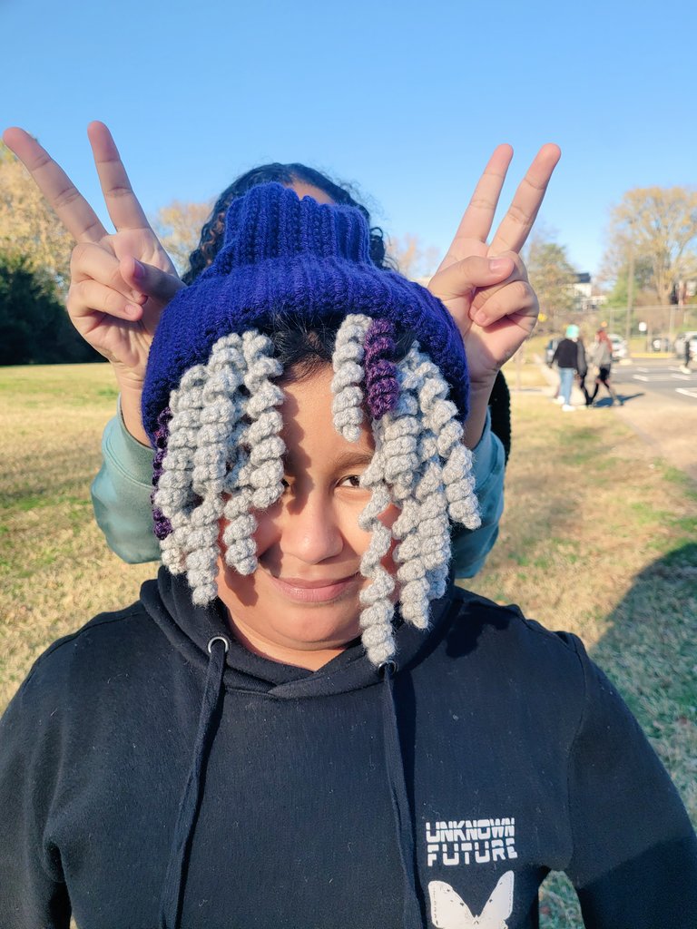 semanhmes's tweet photo. Mount Eagle got yarn bombed this morning 🧶 The Pride snuggled up in their new hats and scarves. Thank you NoVa Crocheters and Knitters! https://t.co/uMHYYTc7jD