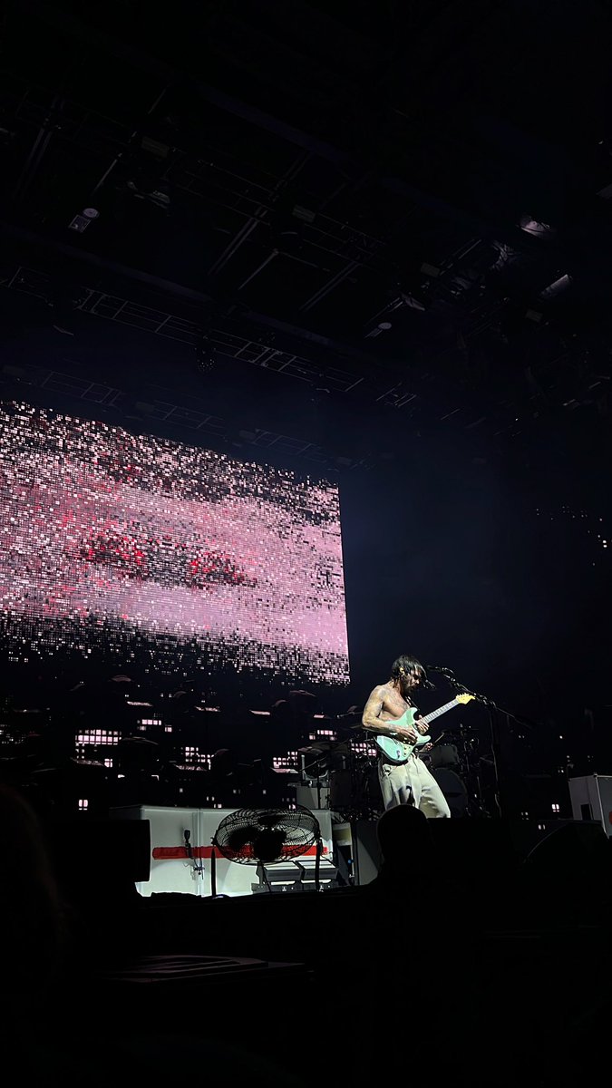 noacfnia's tweet photo. biffy clyro was literally insane tonight https://t.co/fgmbYHBp4M