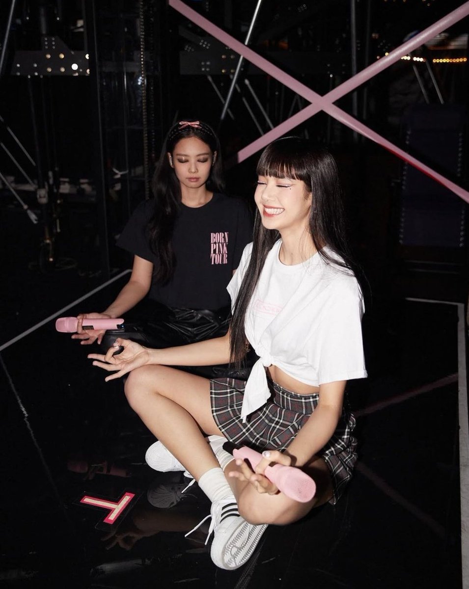Pawee021's tweet photo. เจ้าเด็กแสบเอ๊ย!!!
#JENLISA https://t.co/AlKeAC3oyE