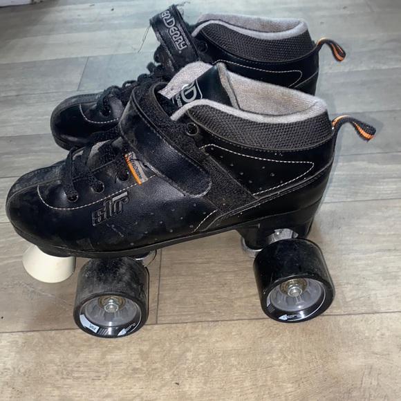 myface1968's tweet photo. So good I had to share! Check out all the items I'm loving on @Poshmarkapp #poshmark #fashion #style #shopmycloset #polobyralphlauren #betseyjohnson #rollerderby: https://t.co/2DbI0b65NI https://t.co/zPkmgogo82