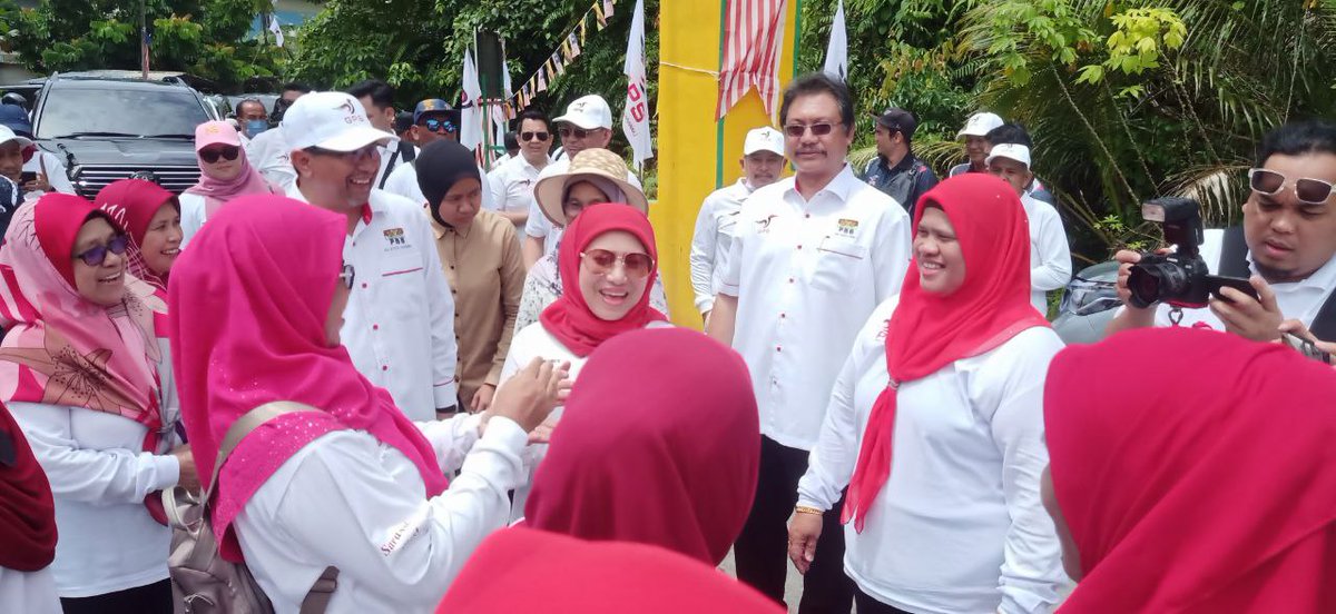 hazlandswk's tweet photo. Lokasi ke -10 :
Kpg Sejingkat Hulu.
Program santai walkabout di kampung bertemu pengundi , melawat projek naiktaraf Masjid dan singgah di Bilik Operasi .
#PRU15
#GPS
#P193
#SANTUBONG
#SantubongPilihNancy https://t.co/9kKhxKVF3d