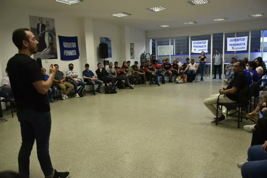 JPCatamarca's tweet photo. La Gloriosa, unida, movilizada, organizada y comprometida con el escenario político nacional. 

Charla política con el compañero Nico Ricatto, Subsecretario de Asuntos Políticos de la Nación. Gracias por acompañarnos.

#JPCatamarca https://t.co/CVnBFUF6zB