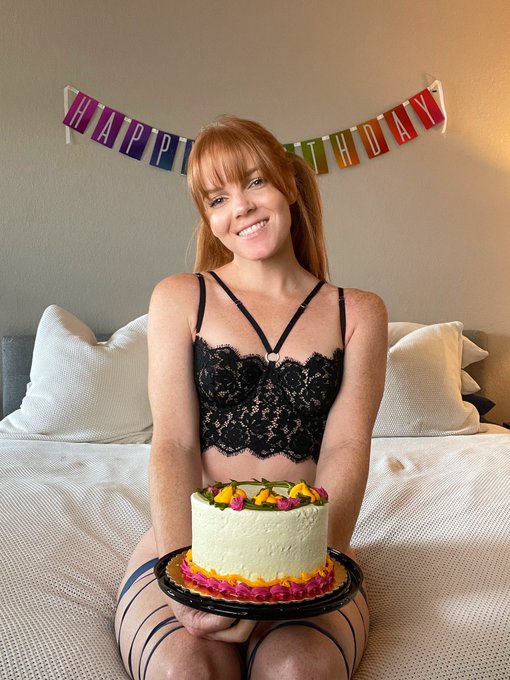 It&rsquo;s my birthday 🎉🎂 https://t.co/62VAUANU2Z