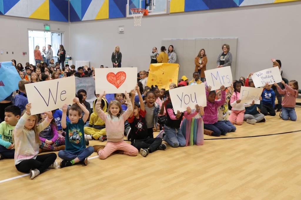 We are excited to announce- Mrs. Kerri Edwards has been awarded the Distinguished Principal Award for the 2022-2023 school year! Mrs. Edwards is the principal at William Yates Elementary in the Blue Springs School District. <a href="/BSSDWYE/">William Yates Elem.</a>