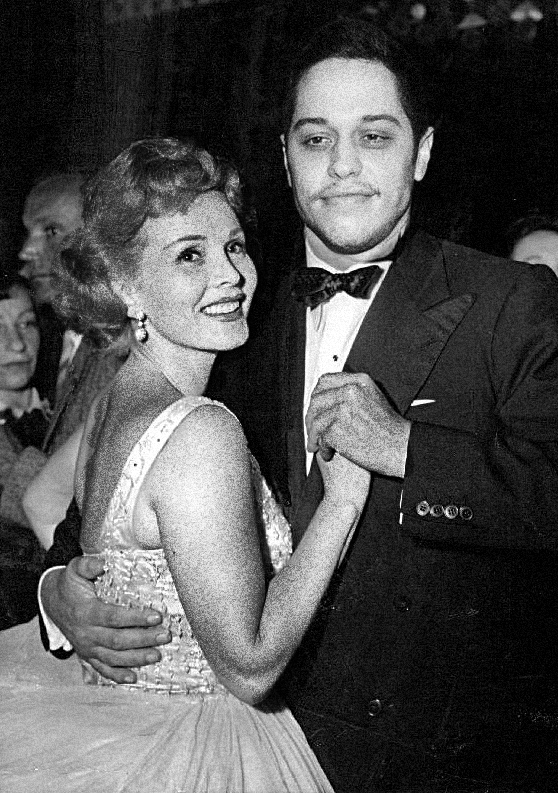 djudezma's tweet photo. Pete Davidson and Zsa Zsa Gabor are reportedly now dating 😳‼️ https://t.co/crzhYivj6X