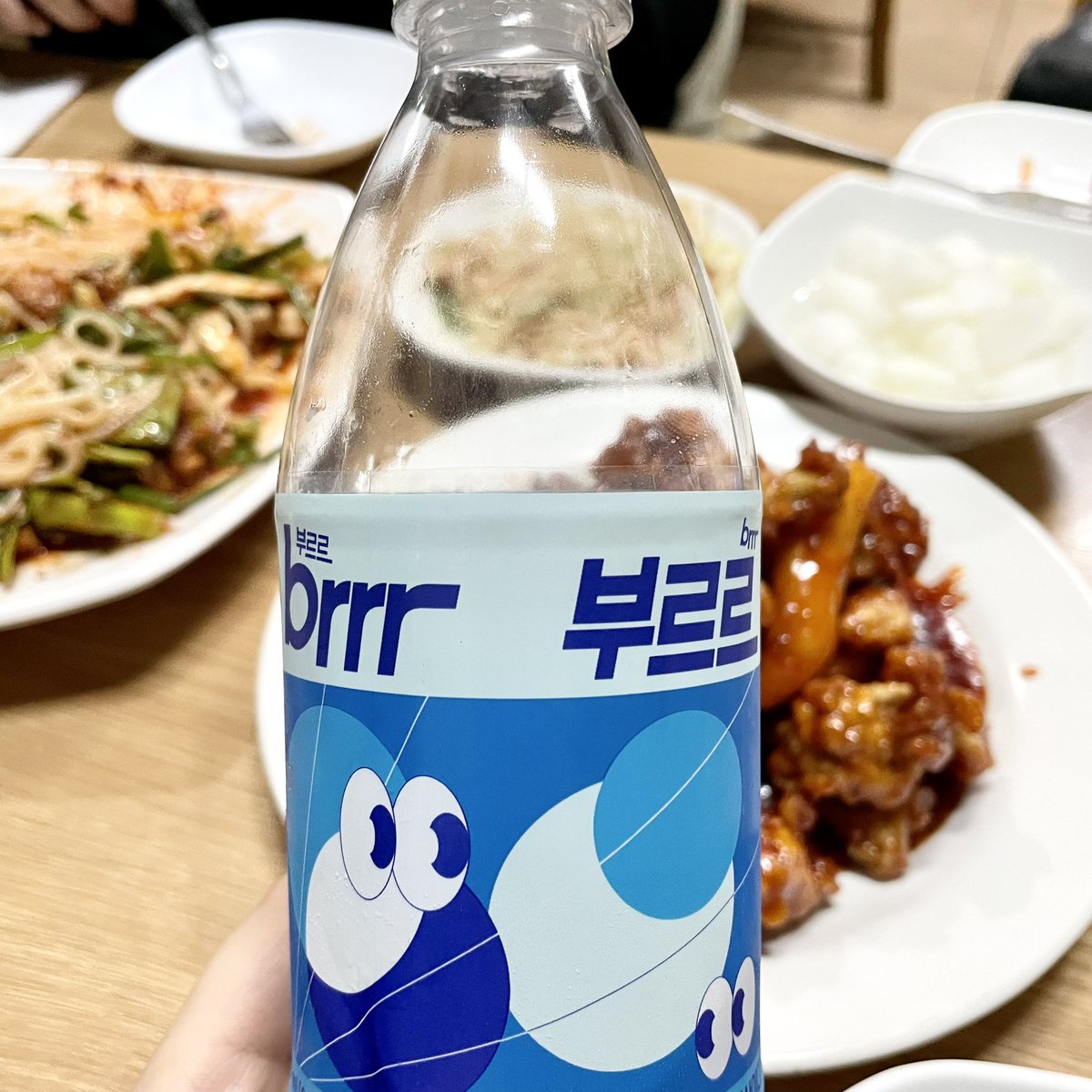 illbeabaker's tweet photo. #치킨한마리시켜도_다리두쪽줄게 https://t.co/DDwMkCSP19