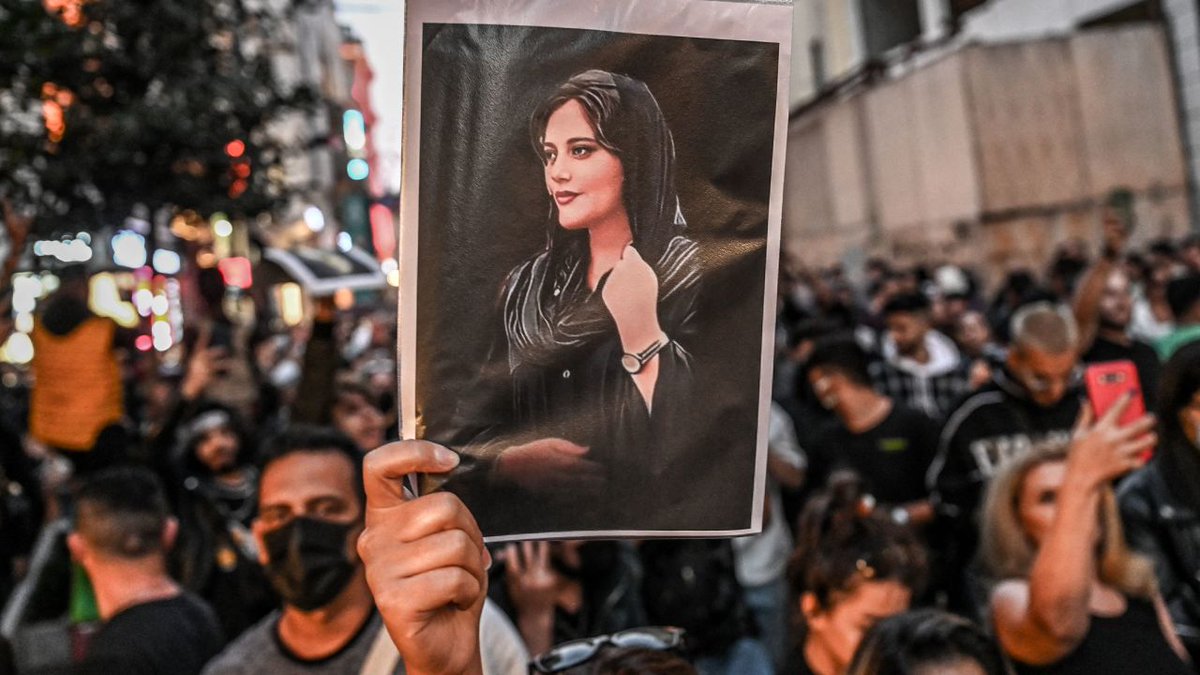 morris_masc336's tweet photo. After weeks of nationwide protests sparked by the death of 22 y/o #MahsaAmini on Sept 16th, an Iranian court has issued its first death sentence. For more info and updates click here→https://t.co/kCZVcibU61 
@CNN 
#MASC336 https://t.co/dGgobrB3V5