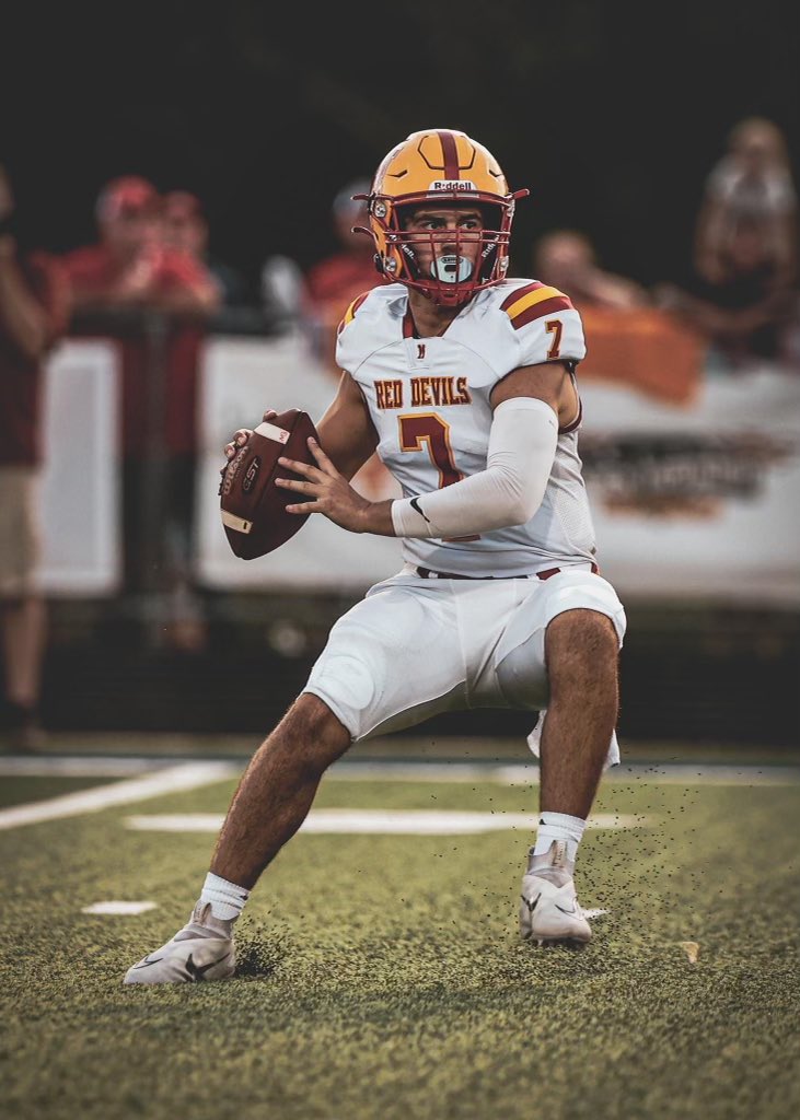 Thank you <a href="/TheBoroFootball/">Red Devil Football</a> for the best 4 years! You showed me what it was truly like to be apart of a family! I made memories I’ll never forget playing on the field with my brothers!! #7