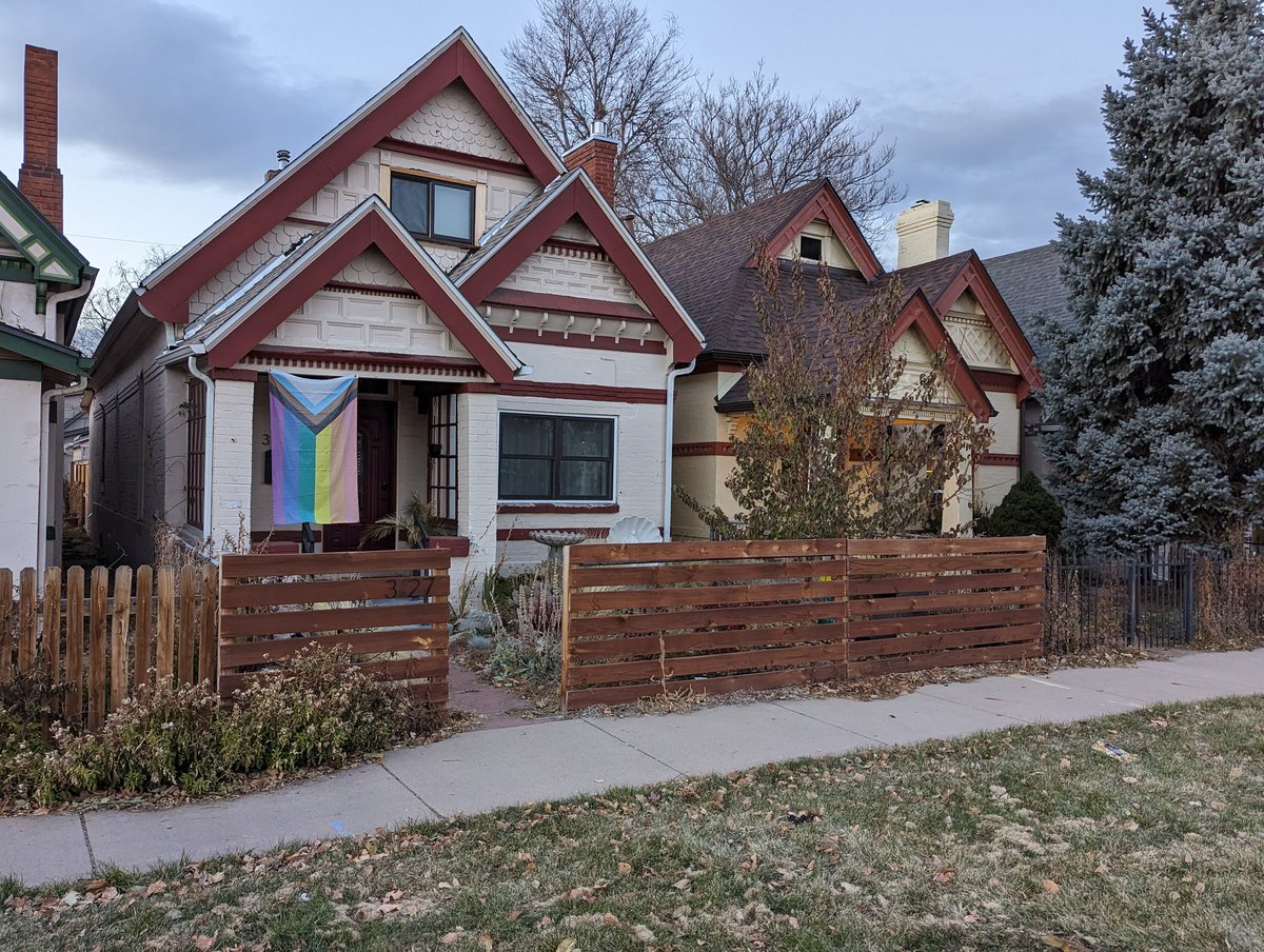 matt_weiss_'s tweet photo. Nobody told me about all the cute historic homes in Denver https://t.co/ImGcaQugia
