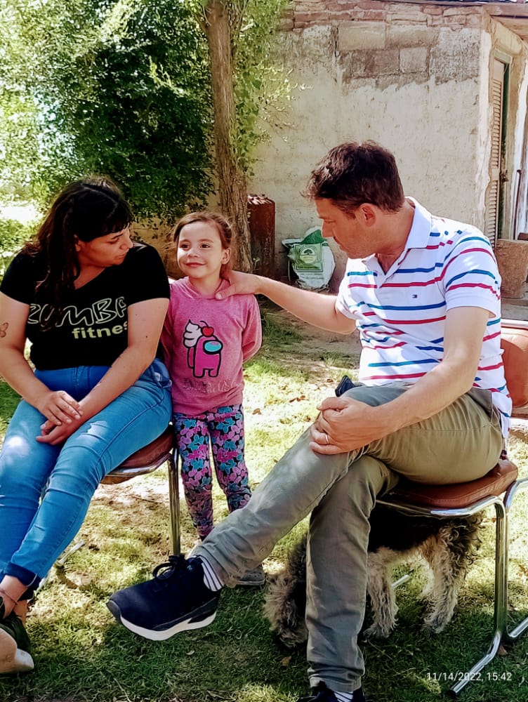 pajaromil's tweet photo. SEGUIMOS CAMINADO!!!!
Hoy visitamos Barrio Malvinas, junto a @Lucho_Alba estuvimos dialogando junto a un grupo de madres del barrio, nos acercaron ideas y distintos proyectos para el sector.
Gracias a Bety y Carolina por recibirnos!!
#EquipoSocialJuanJure
#SeguimosAvanzando https://t.co/lBL45C9Ix5