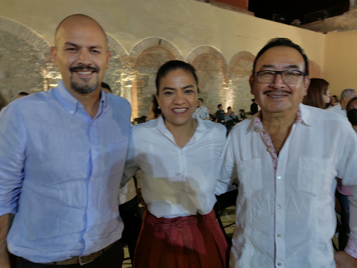 jesuslopezsan's tweet photo. Acompañando a la sra @IvetteMurat  y al gobernador @murqt en la inauguración de "La. Alhóndiga" en el centro histórico de Oaxaca de Juárez @holmchristian @MiriamPLiborioH ArmandoBohorquez https://t.co/vgac857ptV