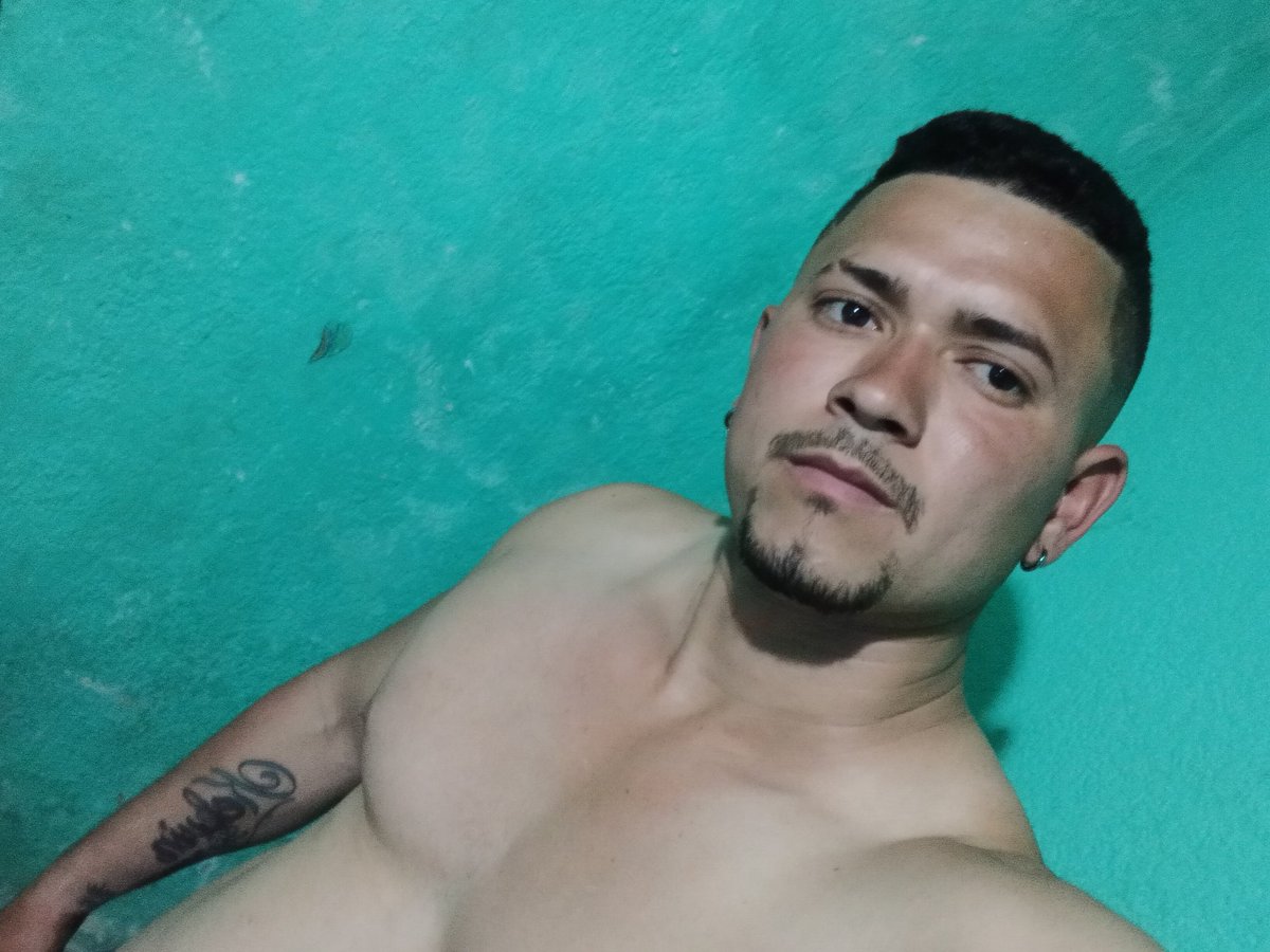 kelvilores's tweet photo. Buenas noches https://t.co/4fDhTAQLZ3