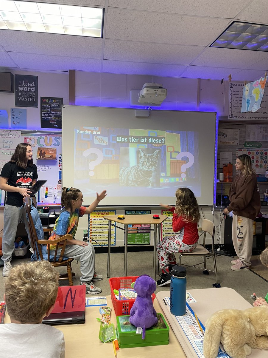 ErinMancini3's tweet photo. We LOVE when our UD high school German students come in! Last week we learned about animals in German! 🐈🐶🐰🐁🐍 https://t.co/0EGsrlEnom
