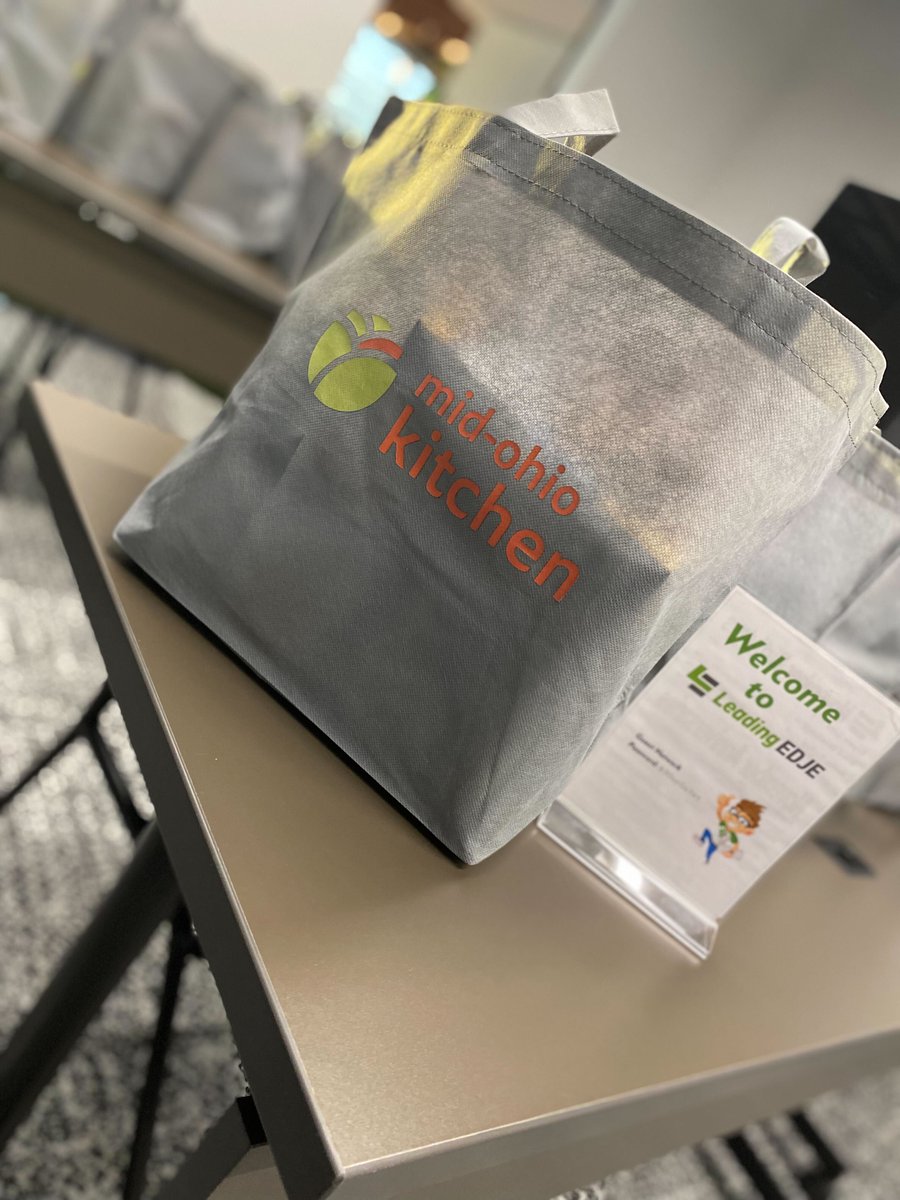 LeadingEDJE's tweet image. A group of EDJErs got together last week to bag up #Thanksgiving meals for distribution by the @mofcollective. Having fun &amp;amp; doing good. Thank you to all the EDJErs who helped coordinate, donated food or gift cards @abbyaha @dkrum62 @ekrumla #realfungeeks #culturematters #thankyou