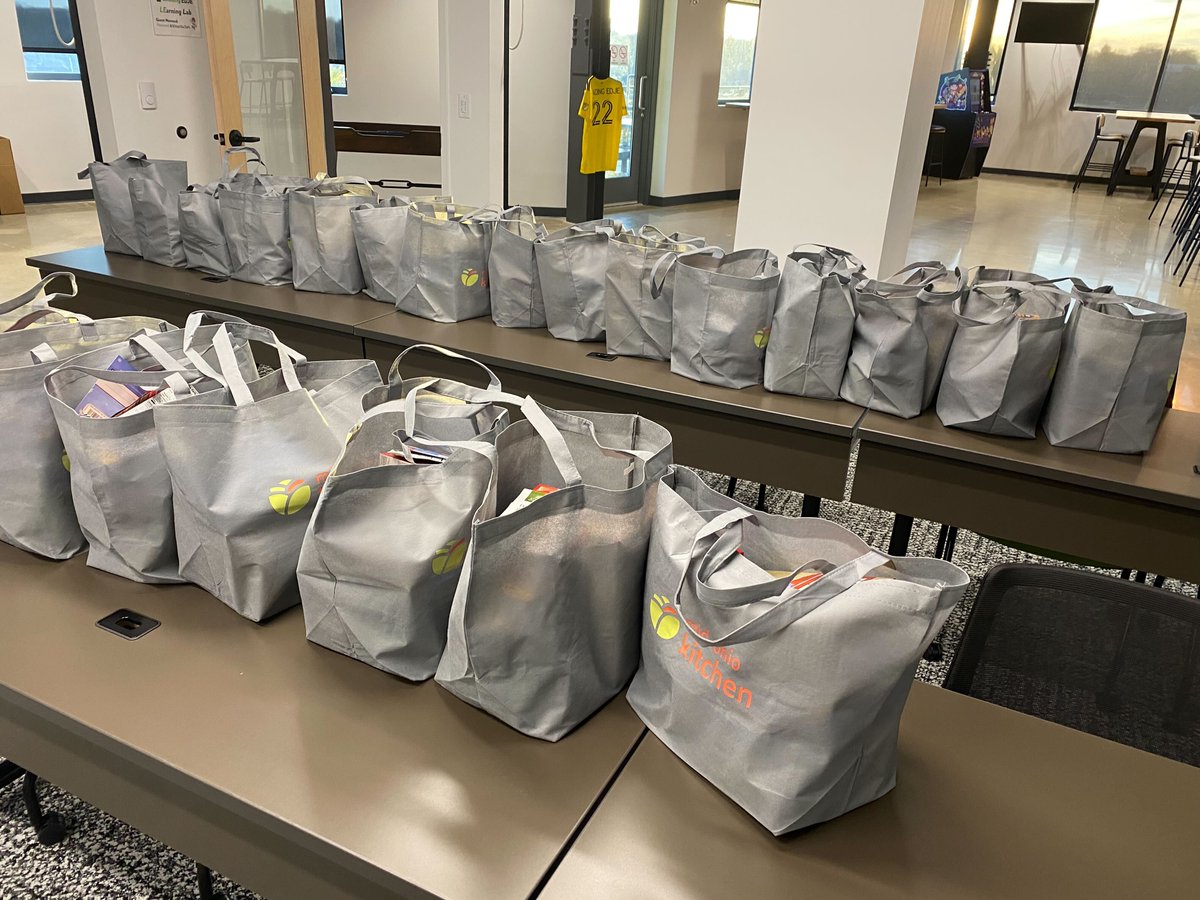 LeadingEDJE's tweet image. A group of EDJErs got together last week to bag up #Thanksgiving meals for distribution by the @mofcollective. Having fun &amp;amp; doing good. Thank you to all the EDJErs who helped coordinate, donated food or gift cards @abbyaha @dkrum62 @ekrumla #realfungeeks #culturematters #thankyou